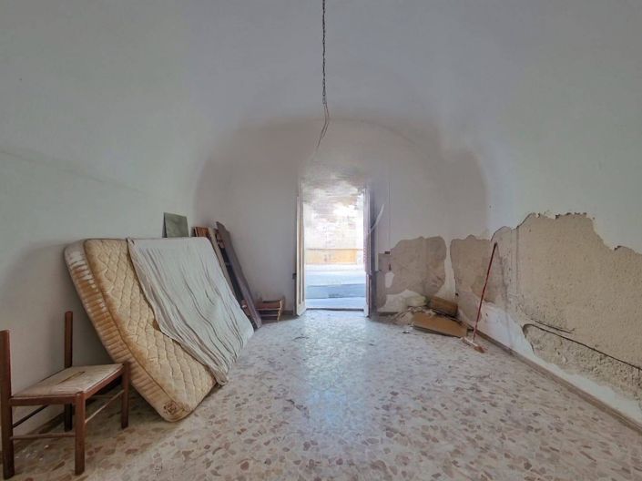 Image No.9-5 Bed House for sale