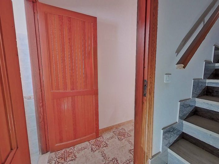 Image No.10-4 Bed House for sale