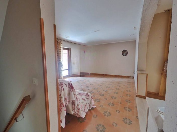 Image No.12-4 Bed House for sale