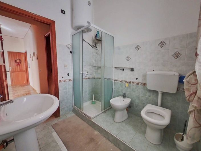 Image No.20-4 Bed House for sale