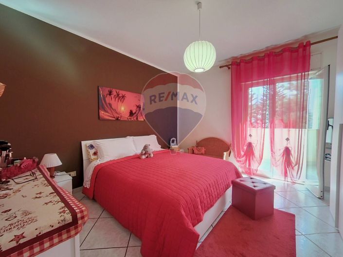 Image No.22-2 Bed Apartment for sale