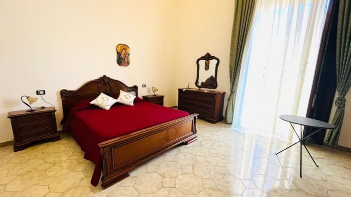 Image No.26-3 Bed House for sale