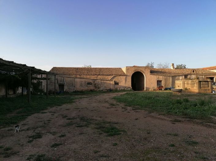 Image No.10-46 Bed Property for sale