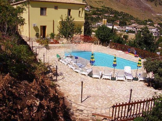 Image No.1-16 Bed Apartment for sale
