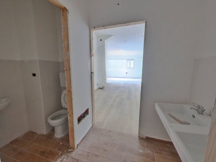 Image No.17-25 Bed Apartment for sale