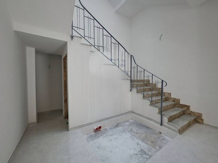 Image No.20-25 Bed Apartment for sale