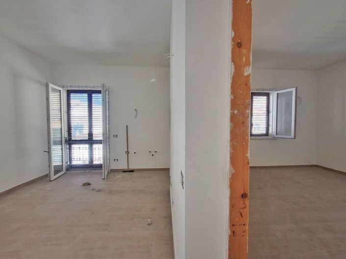 Image No.3-25 Bed Apartment for sale