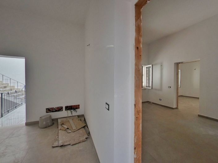 Image No.31-25 Bed Apartment for sale