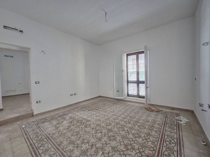 Image No.36-25 Bed Apartment for sale