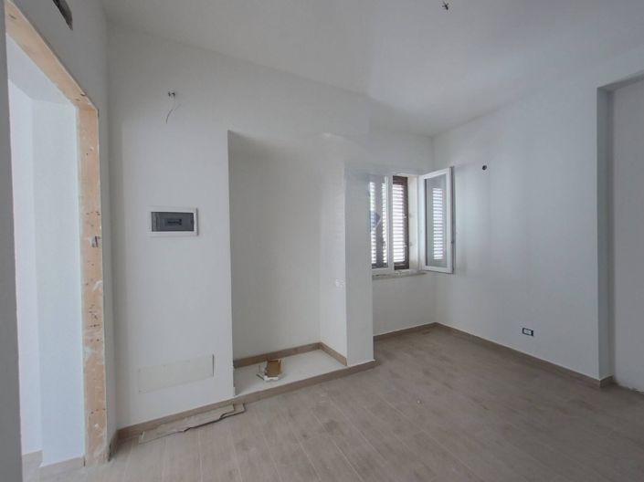 Image No.44-25 Bed Apartment for sale