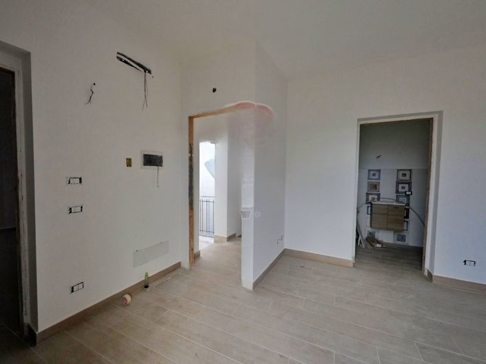 Image No.6-25 Bed Apartment for sale