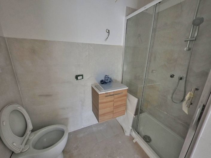 Image No.8-25 Bed Apartment for sale