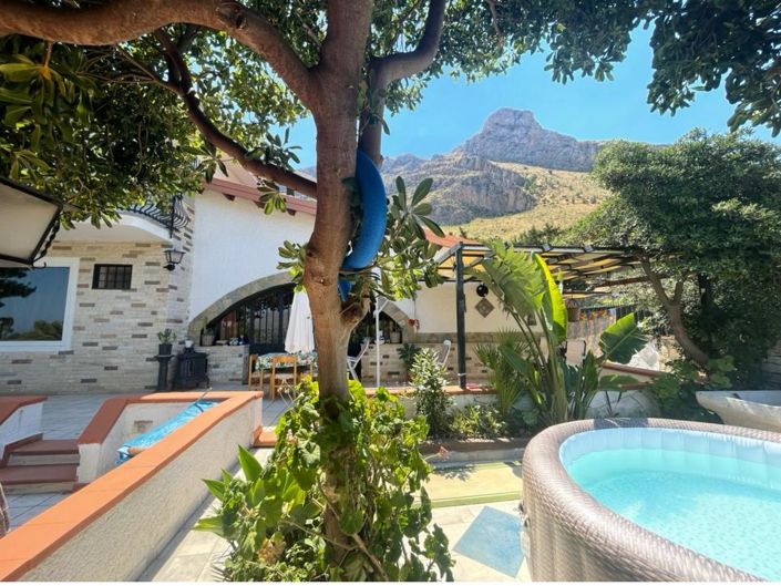 Image No.20-5 Bed Villa for sale