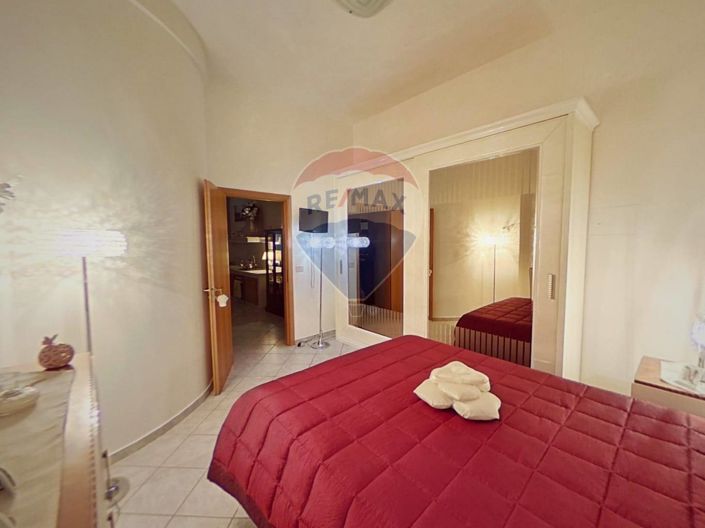 Image No.10-3 Bed Villa for sale