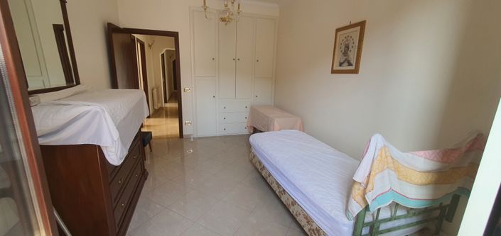 Image No.14-6 Bed House for sale