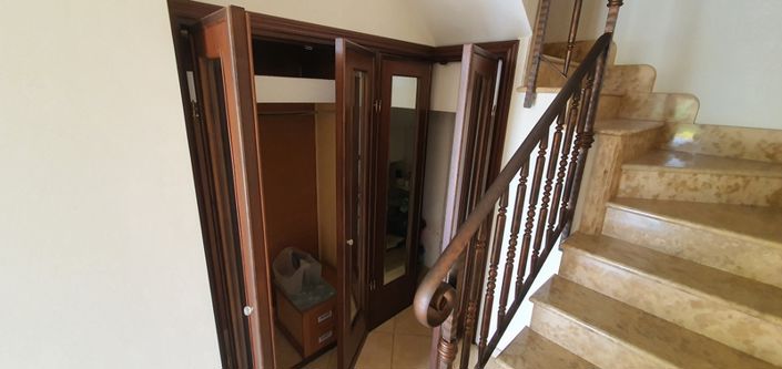 Image No.15-6 Bed House for sale