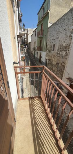 Image No.21-6 Bed House for sale