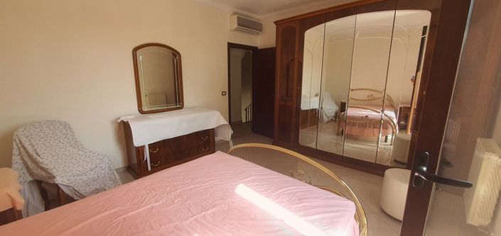 Image No.22-6 Bed House for sale