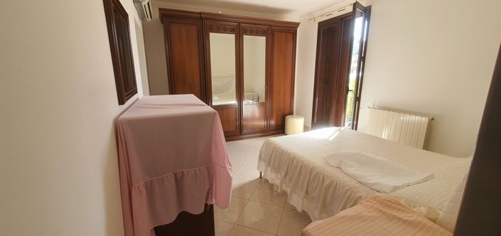 Image No.23-6 Bed House for sale