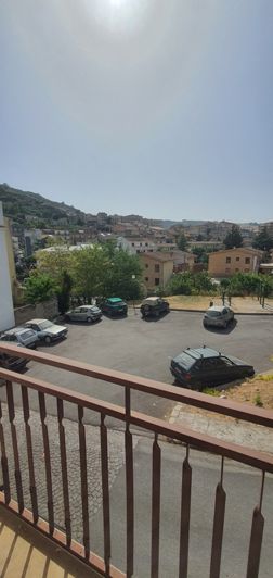 Image No.25-6 Bed House for sale