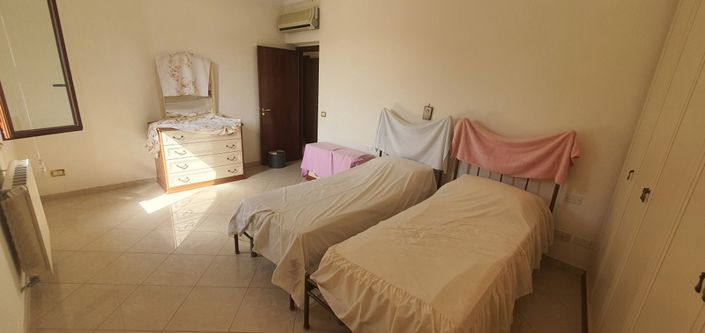 Image No.32-6 Bed House for sale