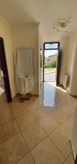 Image No.6-6 Bed House for sale