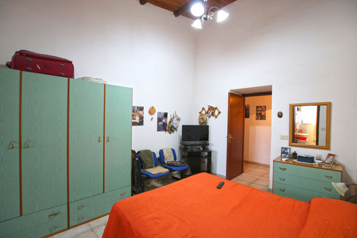 Image No.10-8 Bed House for sale