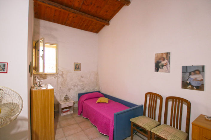 Image No.13-8 Bed House for sale