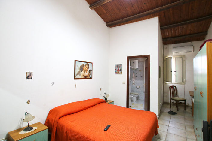 Image No.14-8 Bed House for sale