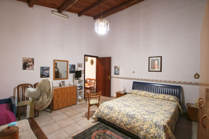 Image No.16-8 Bed House for sale