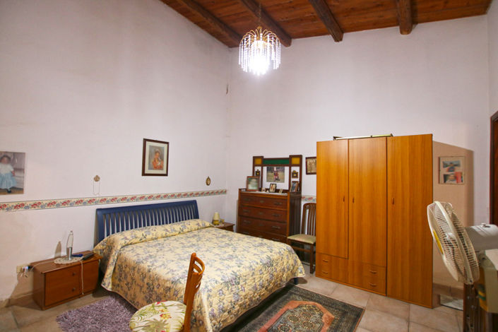 Image No.17-8 Bed House for sale