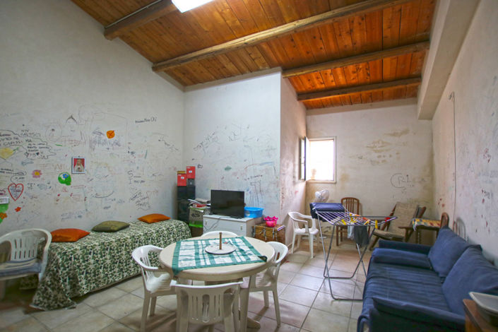 Image No.18-8 Bed House for sale