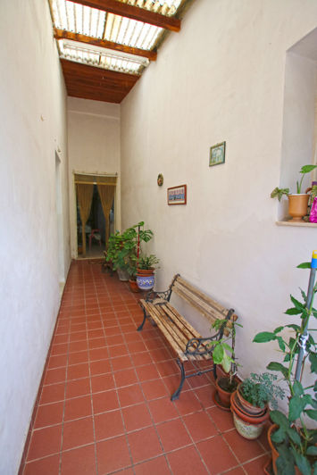 Image No.2-8 Bed House for sale