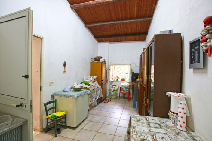 Image No.20-8 Bed House for sale