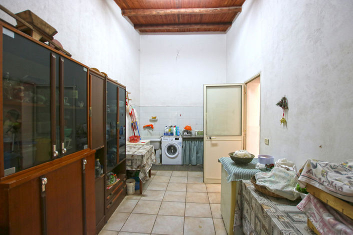 Image No.21-8 Bed House for sale