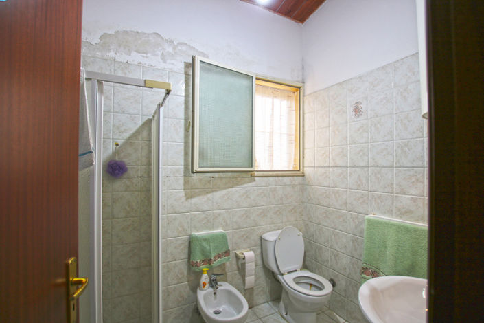 Image No.26-8 Bed House for sale