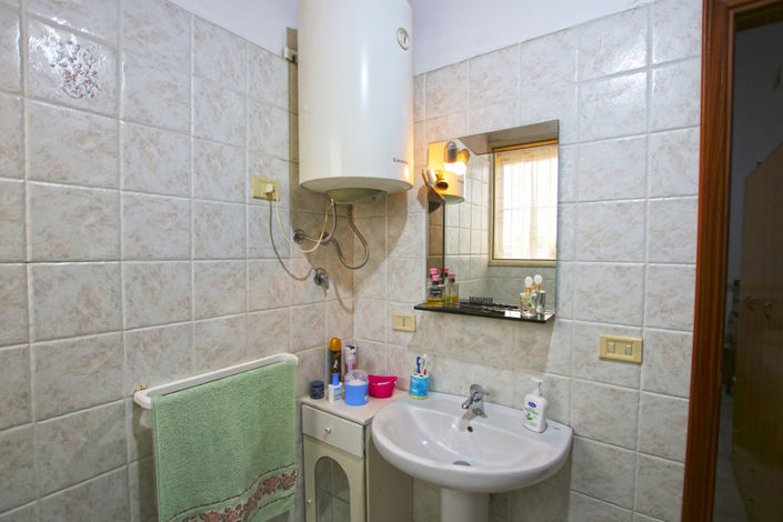 Image No.27-8 Bed House for sale