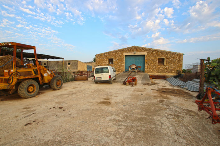 Image No.29-8 Bed House for sale