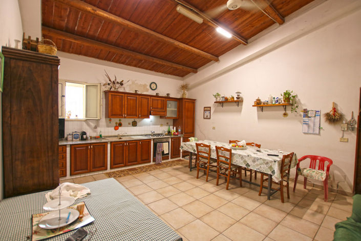 Image No.3-8 Bed House for sale