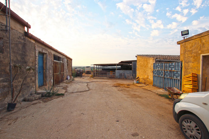 Image No.30-8 Bed House for sale