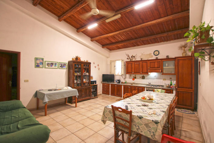 Image No.4-8 Bed House for sale