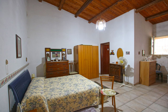 Image No.7-8 Bed House for sale