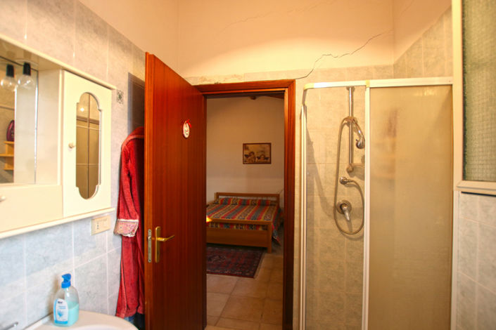 Image No.9-8 Bed House for sale