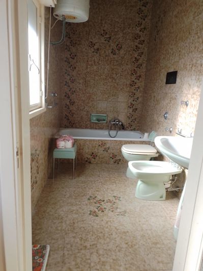 Image No.5-2 Bed House for sale