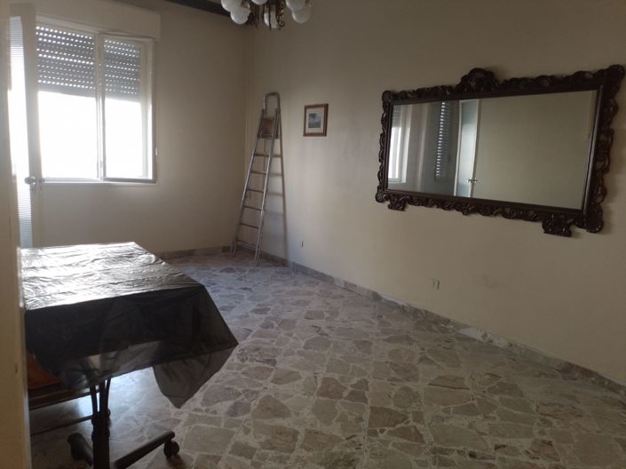 Image No.8-2 Bed House for sale