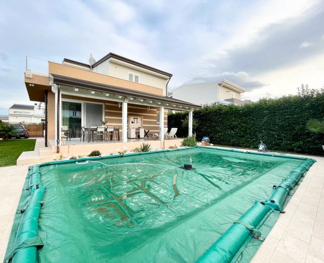 Image No.12-2 Bed Villa for sale