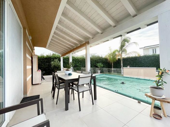 Image No.15-2 Bed Villa for sale