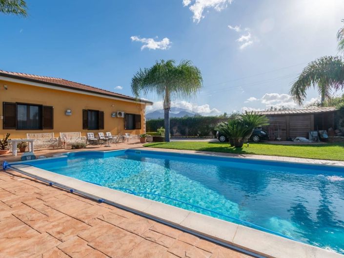 Image No.1-4 Bed Villa for sale