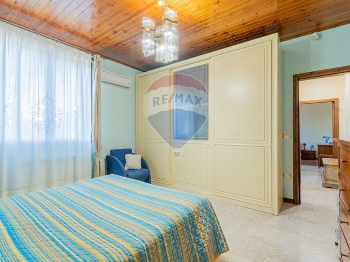 Image No.26-4 Bed Villa for sale