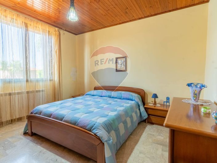 Image No.29-4 Bed Villa for sale